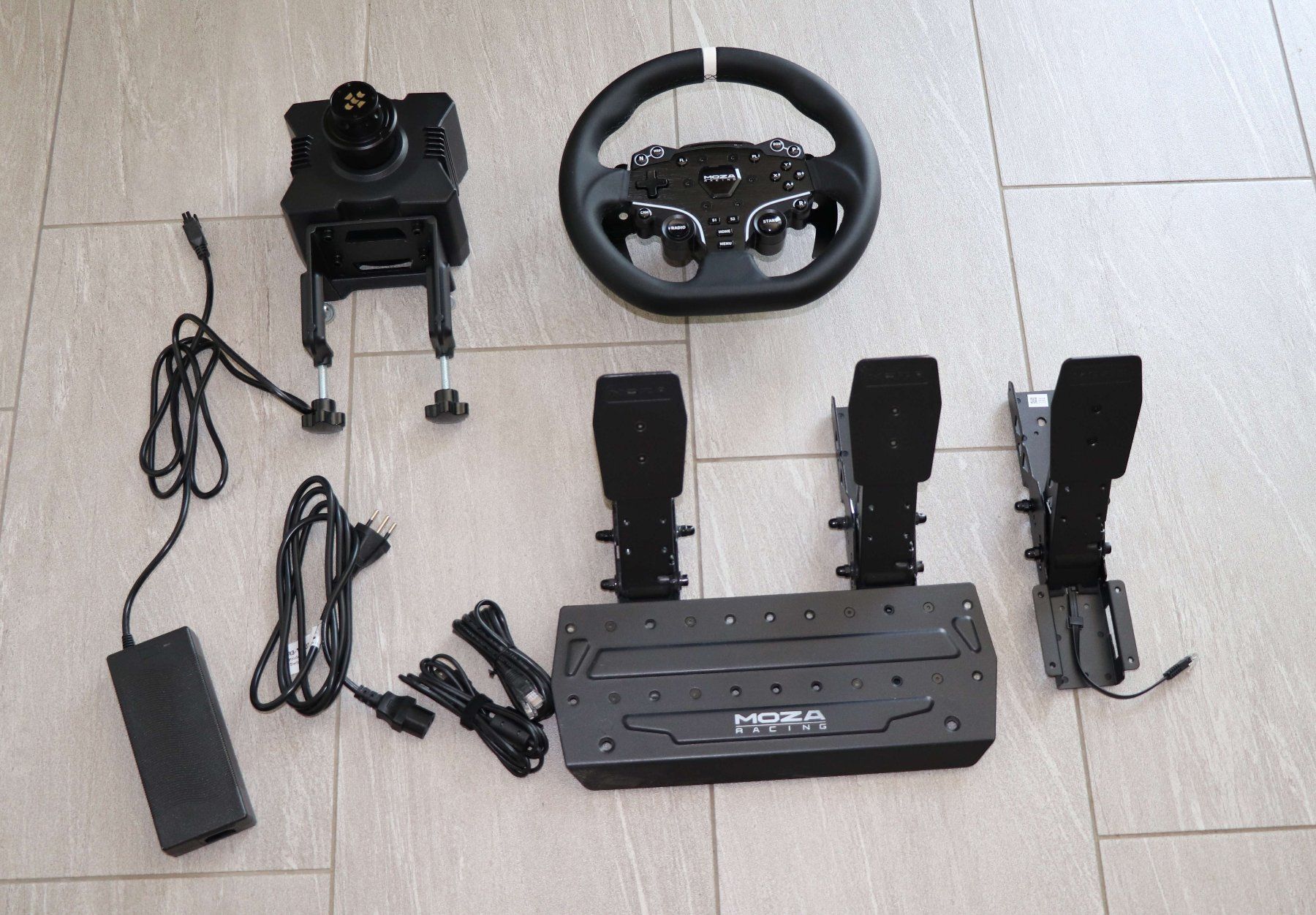 Moza Racing Controller: Moza R5 Set inkl. Kupplungspedal und Performance Kit – Gebraucht aus Holderbank AG von Pasci72