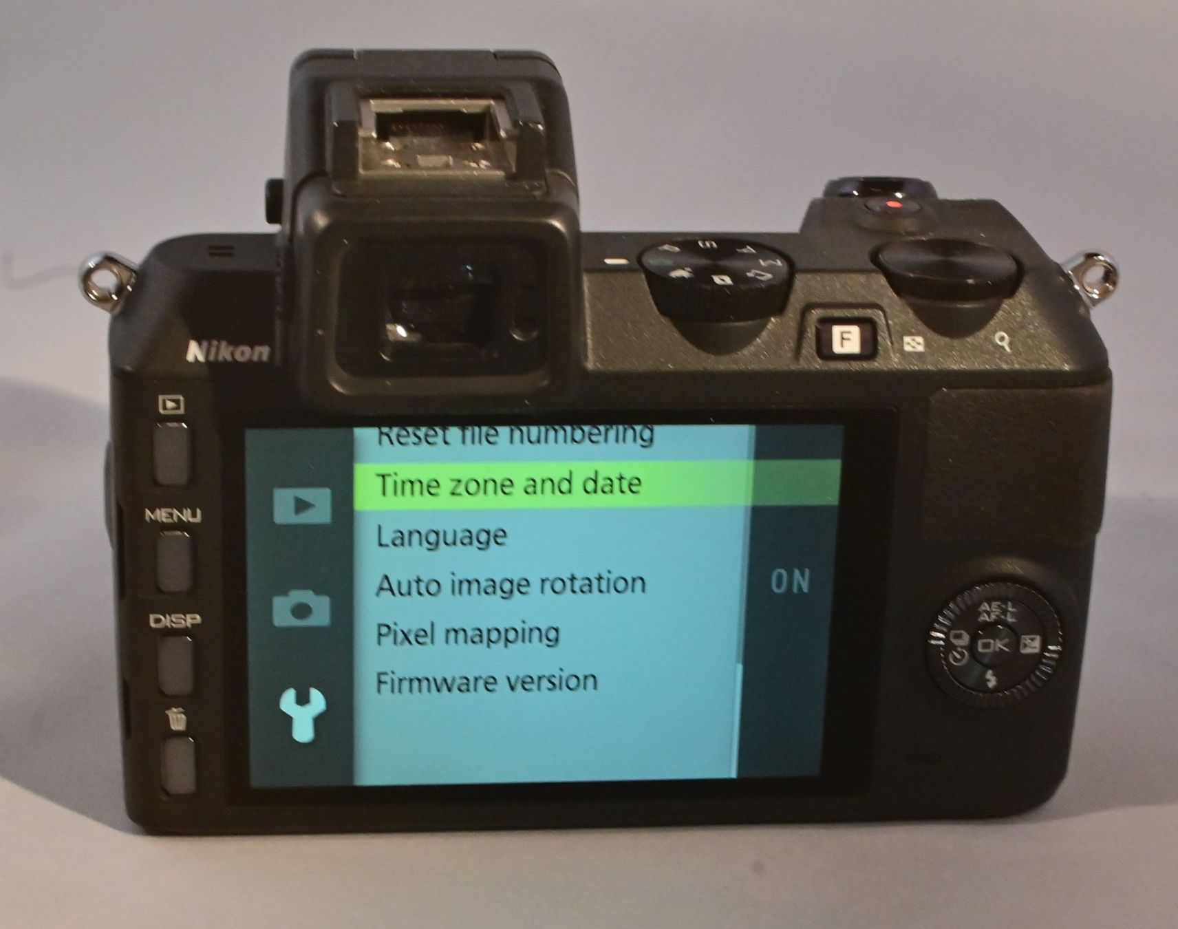 Nikon Fotocamera: Nikon 1 V2 mit zwei Objektiven – Usato da Uster venduto da Stoessda 1