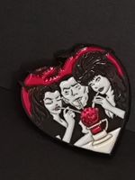 Pin Herz Form 🖤Halloween🧡Vampire Date🦇⚰️🧛ca. 3 cm