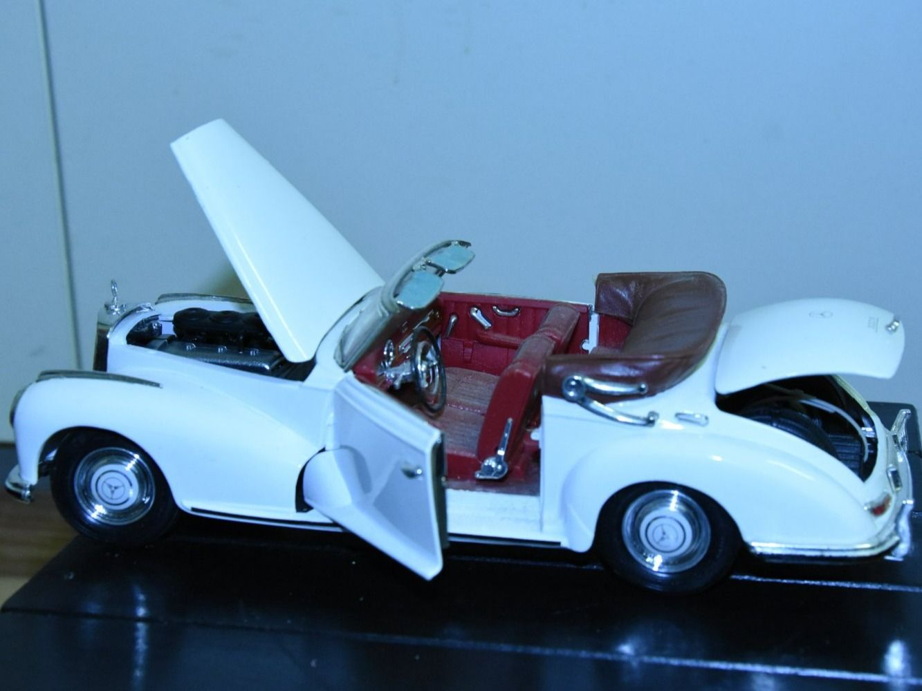 Maisto Modellautos: Modellauto Mercedes-Benz 300 S, Maisto – Gebraucht aus Giswil von Guardia75 3