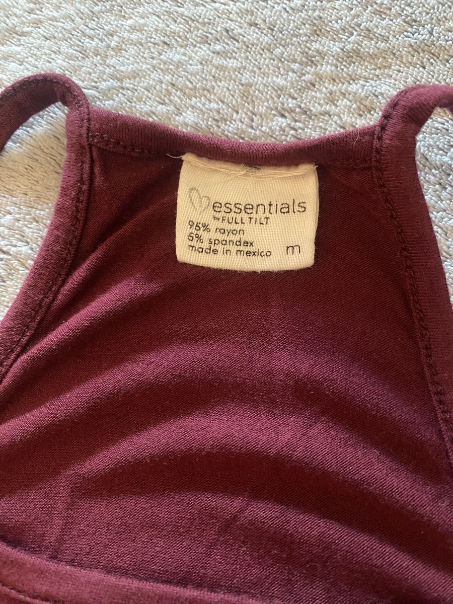 Tops: Crop Top bordeaux essentials  M – Gebraucht aus Schönenberg ZH von Pfupfli1 1