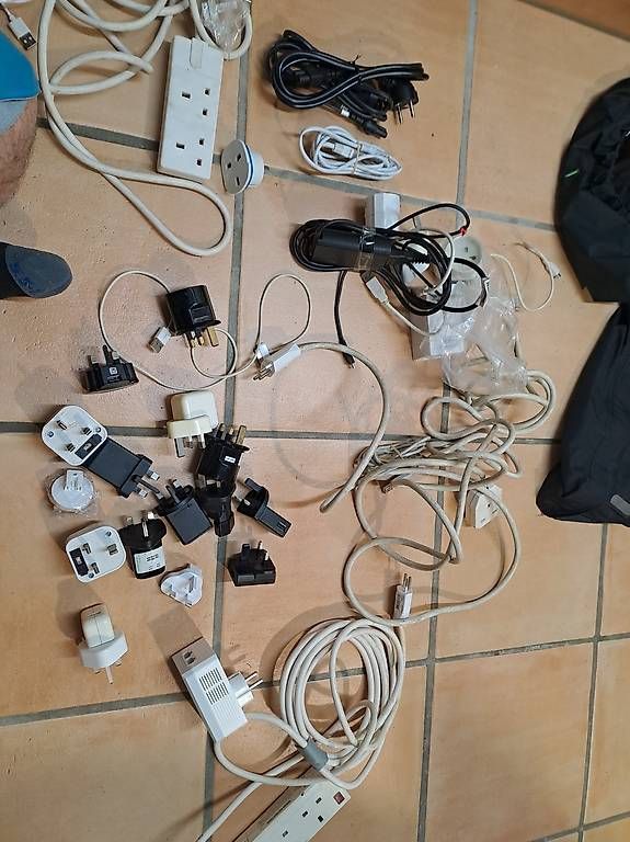 Spine: Umstecker UK Stecker USB etc – Usato da Unterägeri venduto da Dan_6bcw