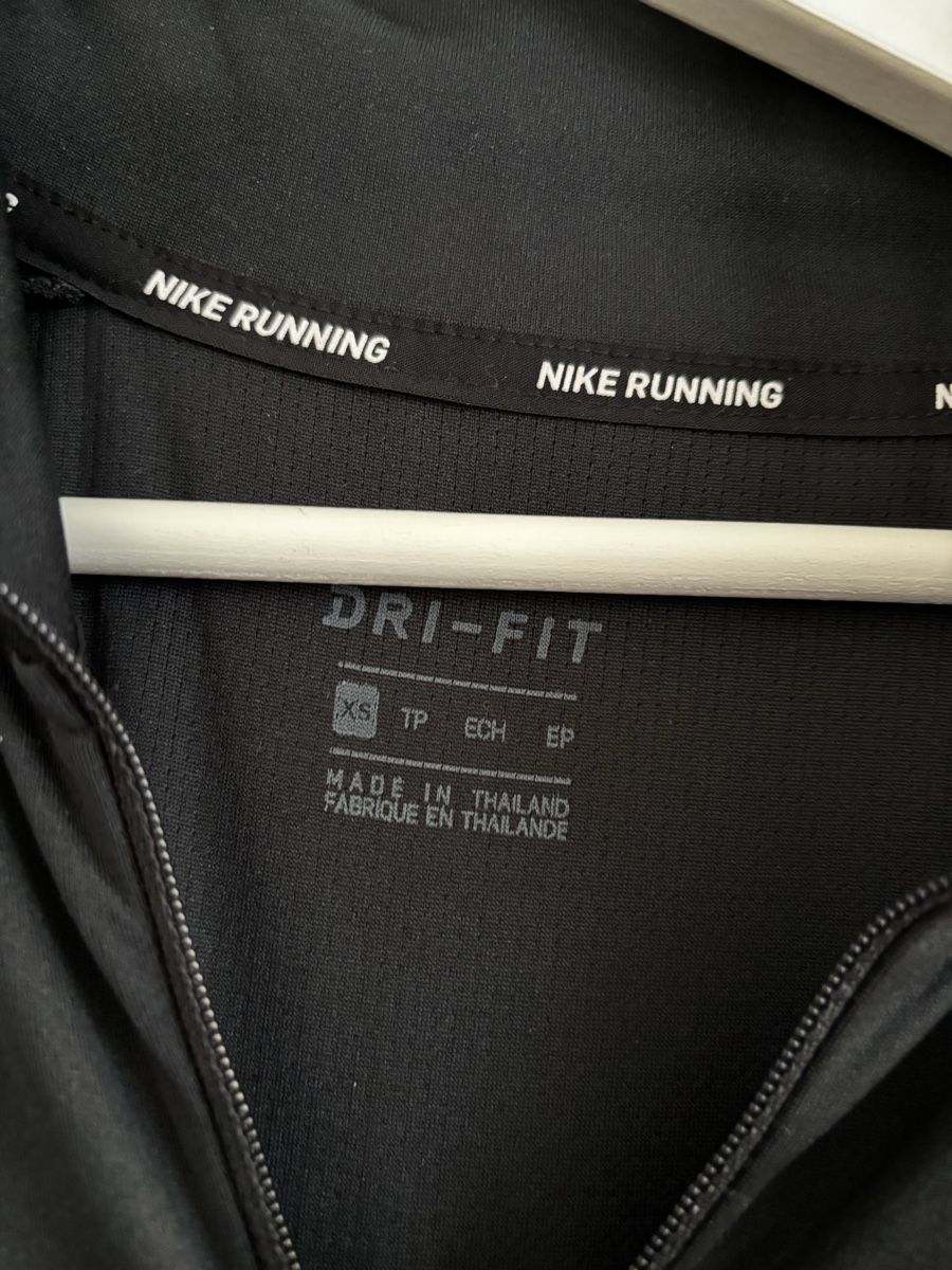 Nike Top: Nike Gym Top – Nuovo (secondo la descrizione) da Basel venduto da sop_h98w 1