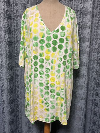 Sommerliches Shirt mit Punkten, Grösse 48/50, Top Zustand!