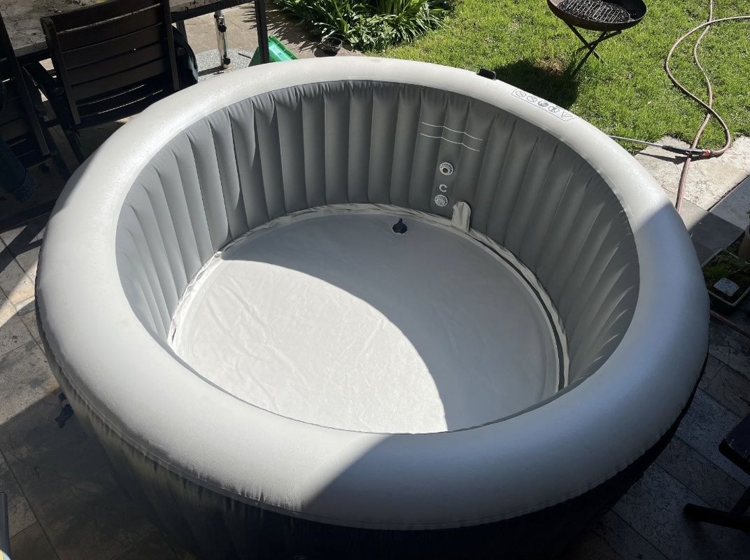 Whirlpool: Intex Pool – Gebraucht aus Basel von dahlen 2