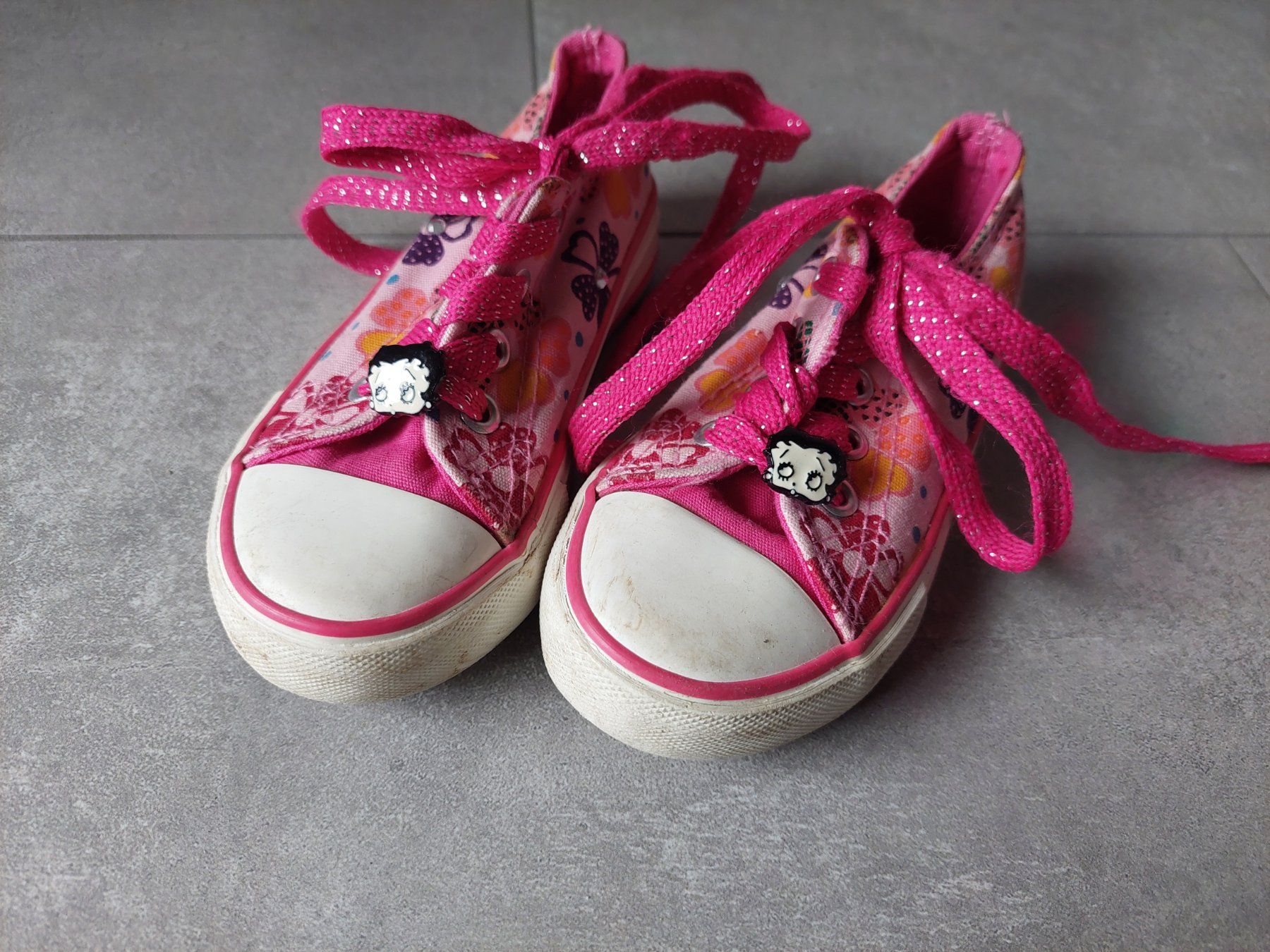 Scarpe per ragazze: Betty Boop Schuhe Grösse 26 – Usato da Wiesendangen venduto da troawus