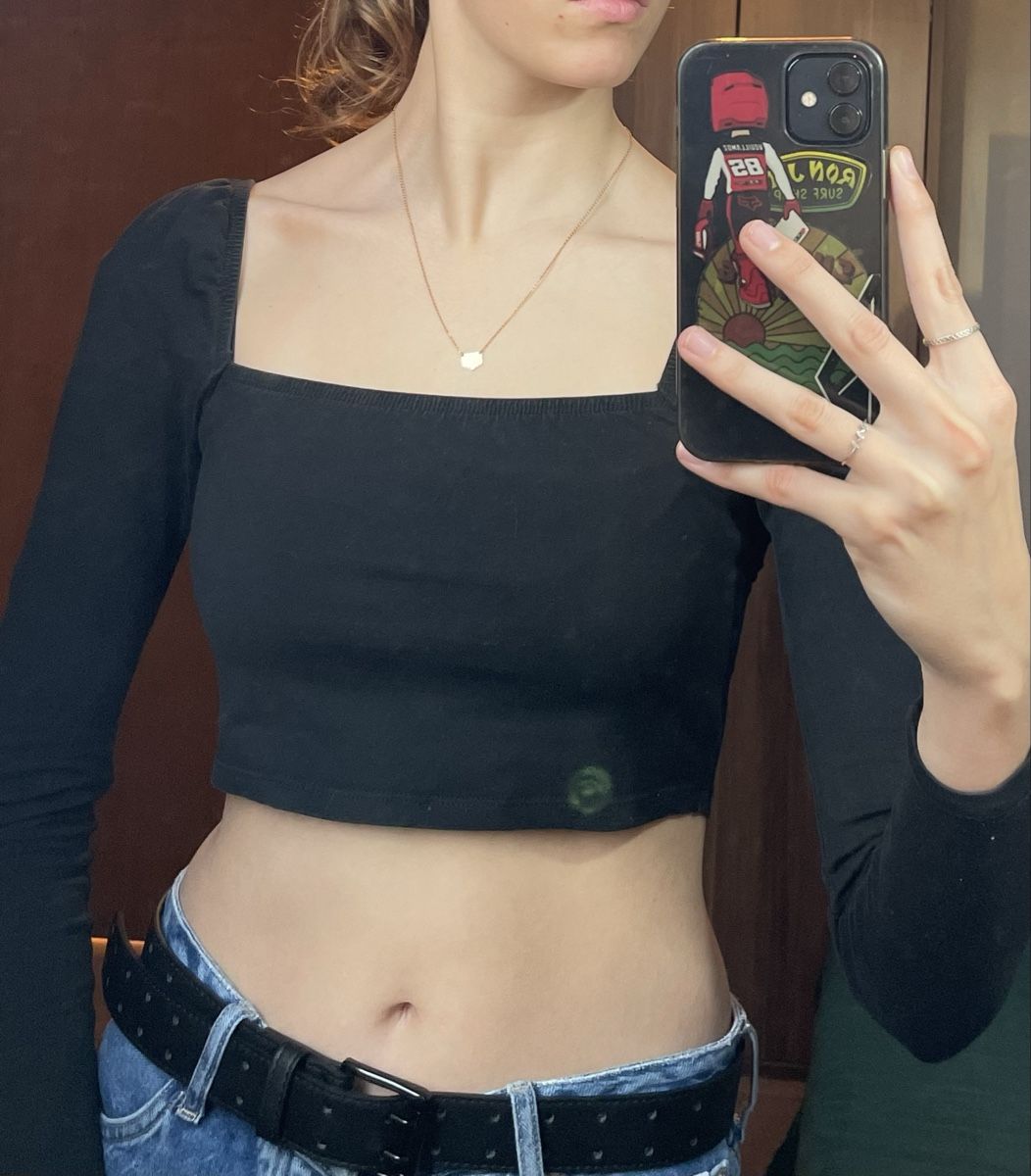 Top: Black crop-top – Nuovo (secondo la descrizione) da Montana venduto da Jeanne_huggler