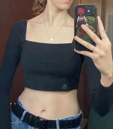 Black crop-top