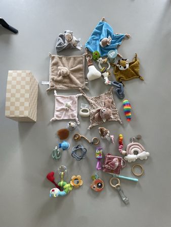 Baby Spielsachen und Kuscheltiere Box