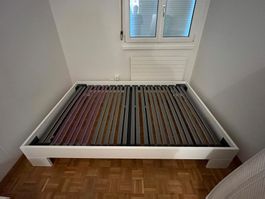 Bett mit Lattenrost