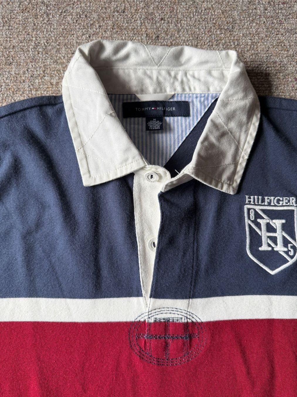 Tommy Hilfiger Maglioni & Felpe: Tommy Hilfiger Pullover Langarm Herren, Gr. M blau / rot – Usato da Thun venduto da dane_pao 2
