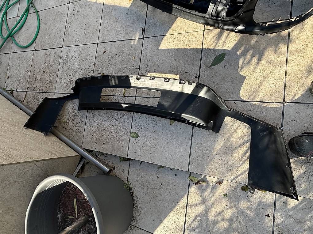 Tutti pezzi di ricambio auto: Porsche Cayenne 92A Stoßstangenhalter, Diffusor – Usato da Teufenthal AG venduto da and_m2fk 3