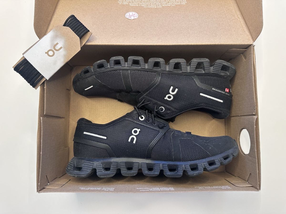 On Scarpe da donna: On Schuhe schwarz Grösse 40 – Nuovo (secondo la descrizione) da Unteriberg venduto da __Fox__ 1