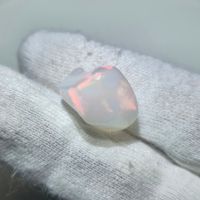 Opal mit Natürlichem Freeform  Schliff 9.54ct