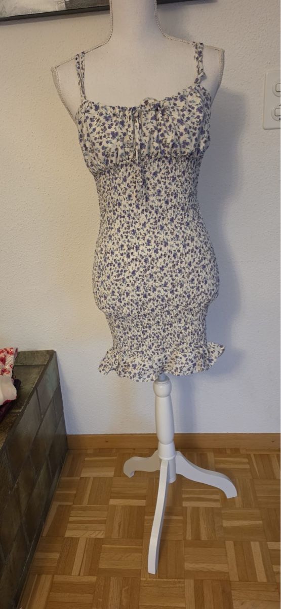 Vestiti: Sommerkleid Blümchen Muster Gr S Kurz aus Baumwolle Neu-wert – Usato da St. Gallen venduto da mania03 3