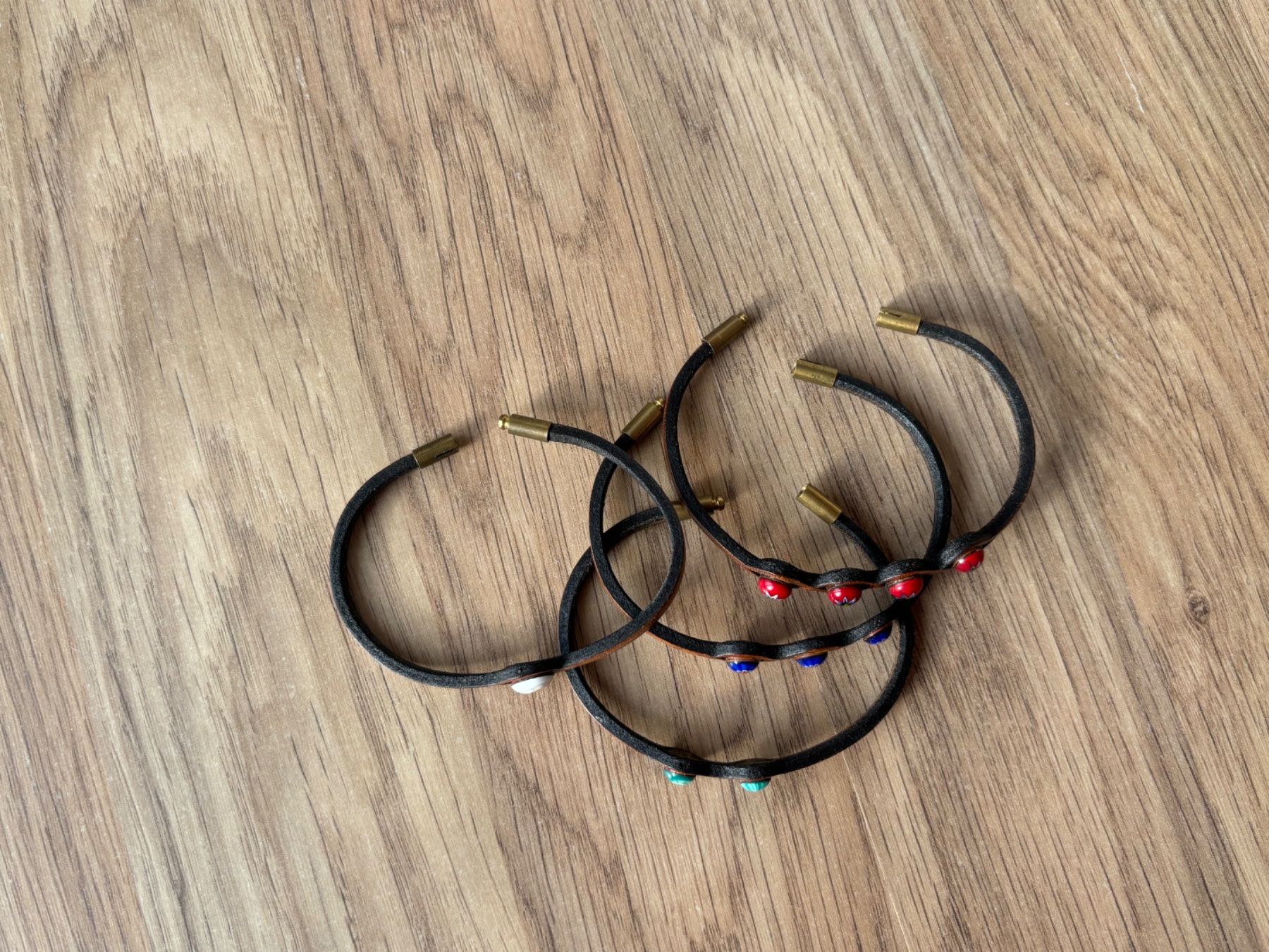 Bracciali & Braccialetti: Set of leather bracelets – Nuovo (secondo la descrizione) da St-George venduto da elena27 4