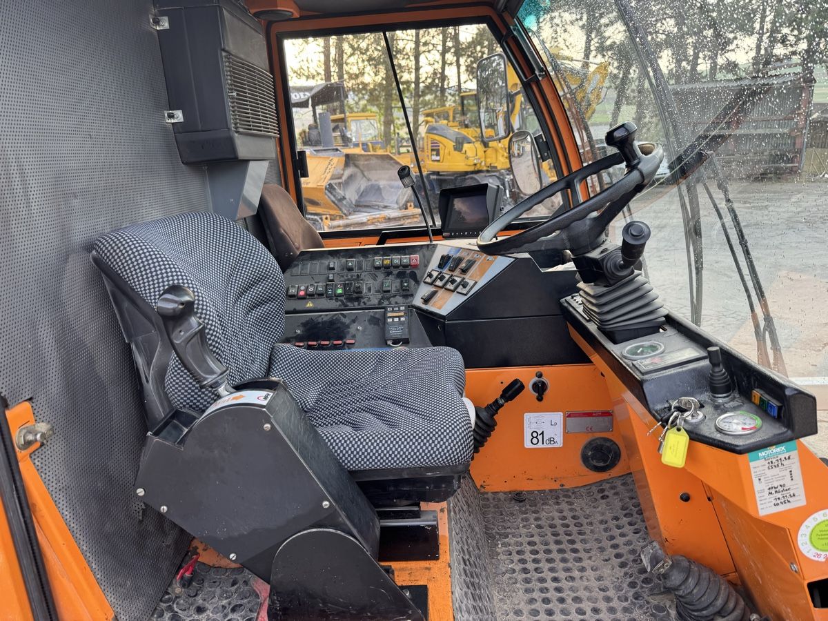 Aebi Tutte le macchine: Putzmaschine MFH 5000 – Usato da Uffikon venduto da Deutz6206 1