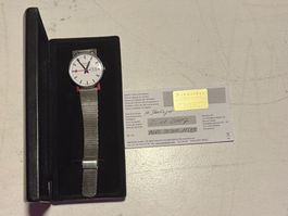 Montre Mondaine Classique SBB impeccable, boîtier en cuir