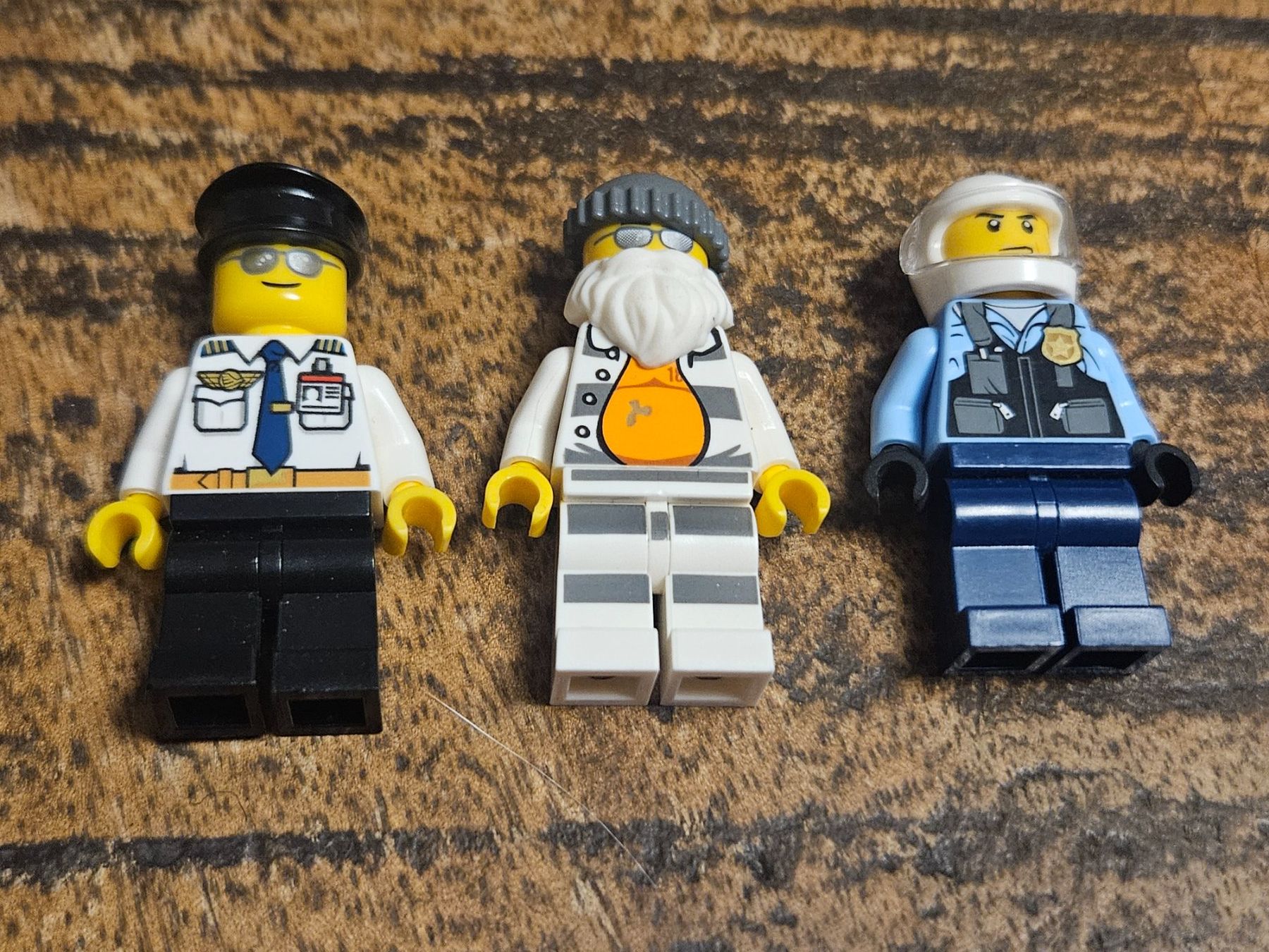 Lego Kit di costruzioni: lego lot de 3 figurines – Usato da Confignon venduto da Ecrofigs