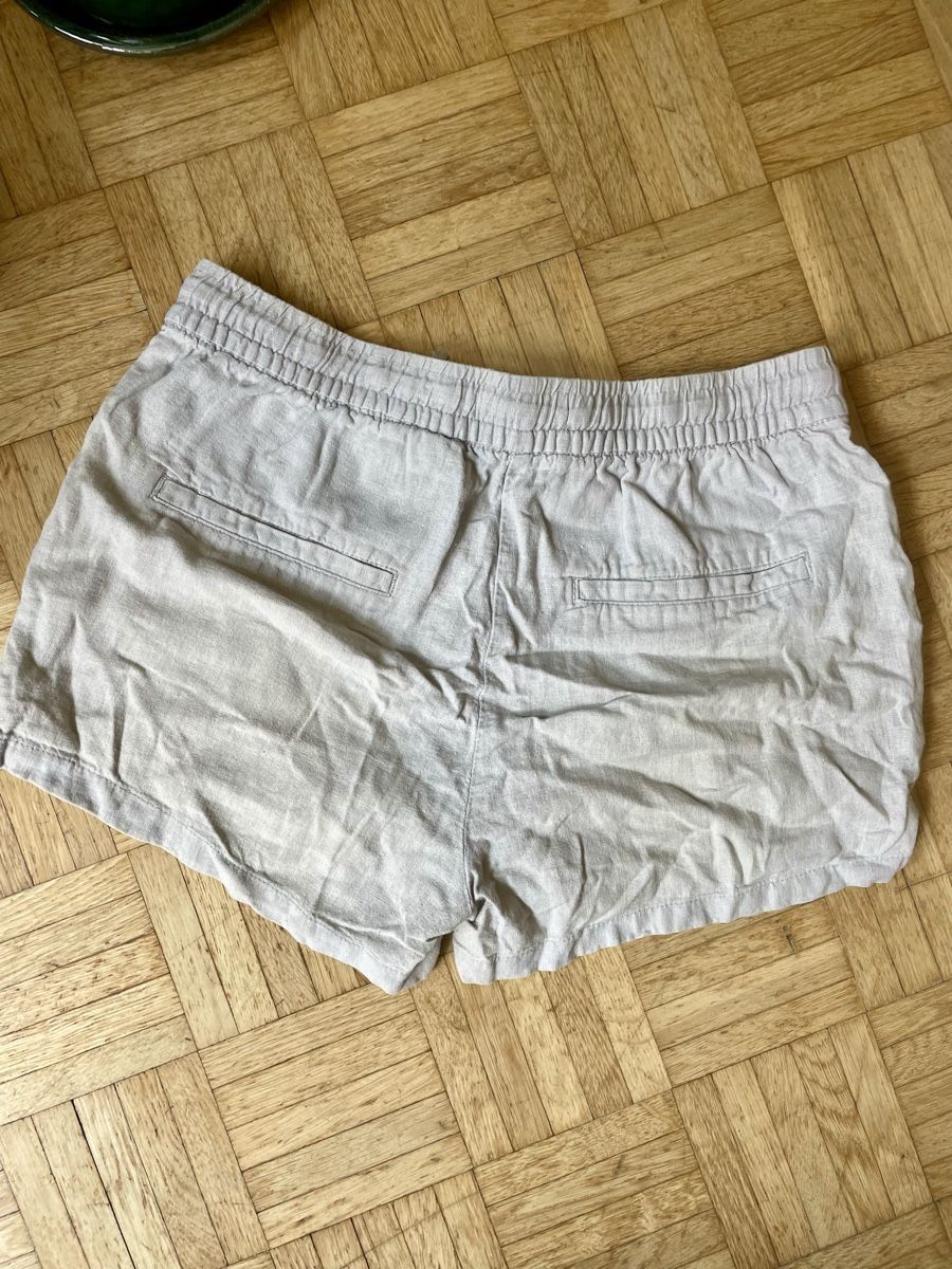 H&M Pantaloni: Leichte Shorts aus Leinen, Grösse 38, hellgrau/hellbeige – Usato da Zürich venduto da Carlajimena 3
