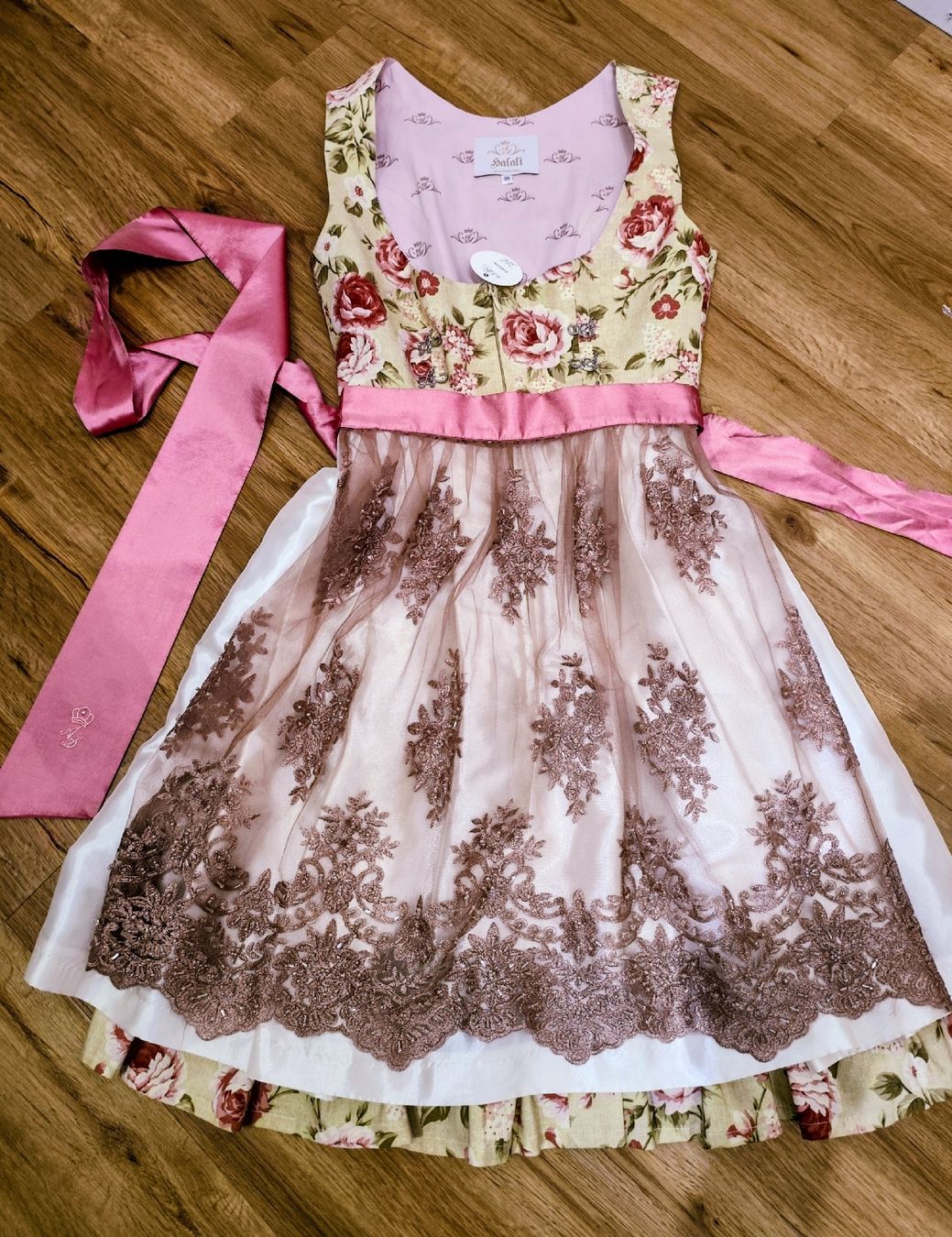 Vestiti: Astrid Söll Designerdirndl - Gr. 36 – Nuovo (secondo la descrizione) da Dussnang venduto da Rosenfee50