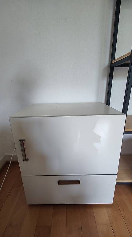 Cassettiere: Cabinet – Usato da Zürich venduto da AlexJaded