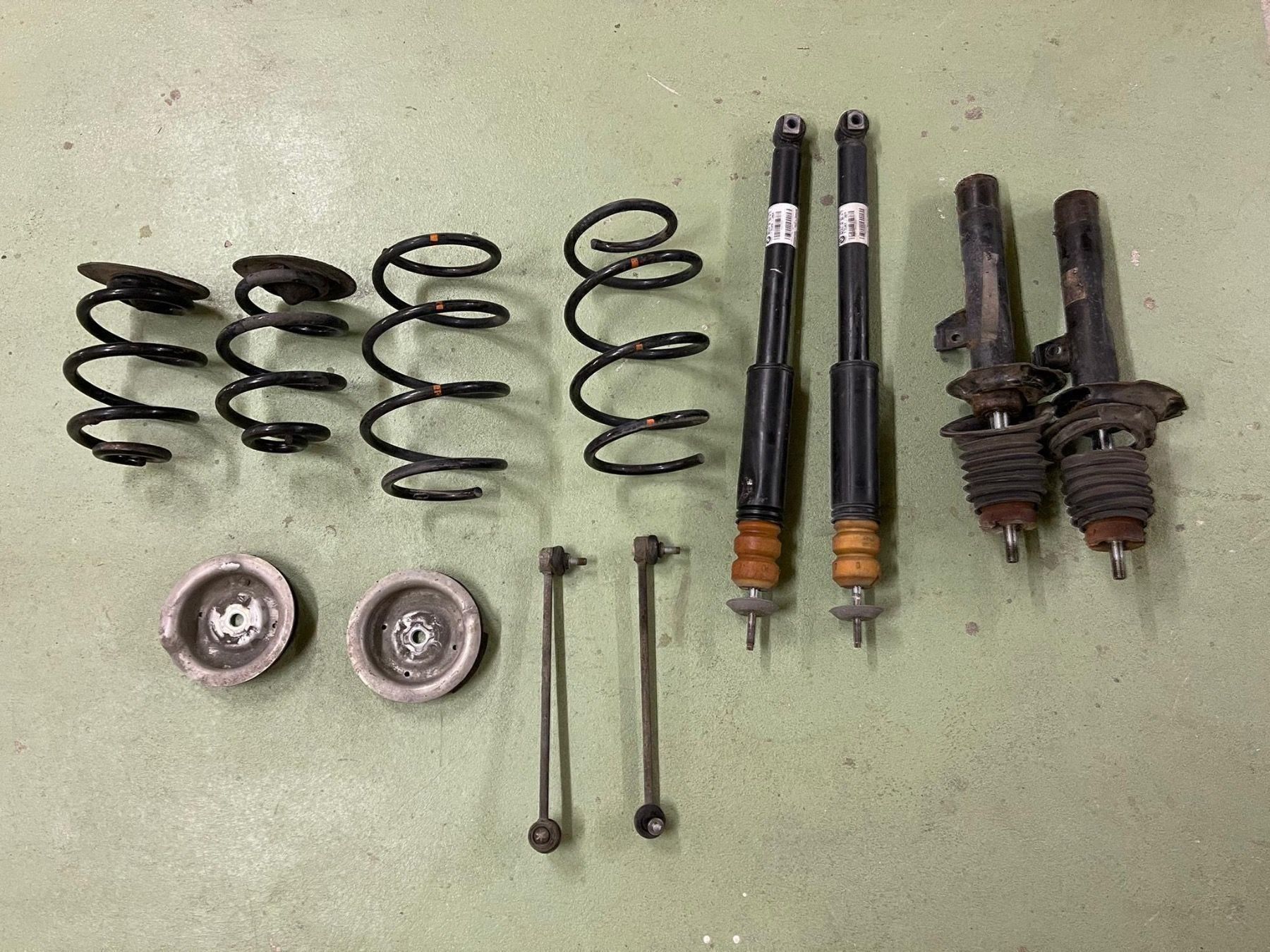 BMW Tutti pezzi di ricambio auto: Original Fahrwerk BMW E46 330xi – Usato da Bösingen venduto da Sanpolo 2