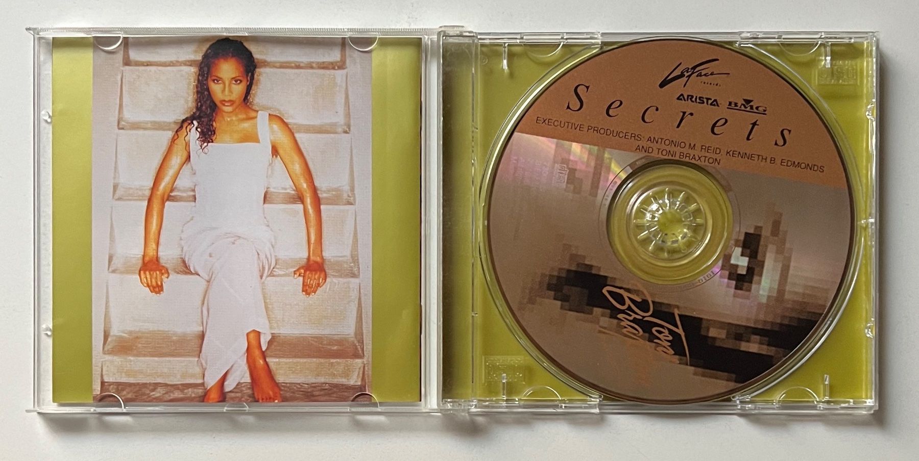 CDs: Tony Braxton / Secrets – Gebraucht aus Näfels von rottabi 2