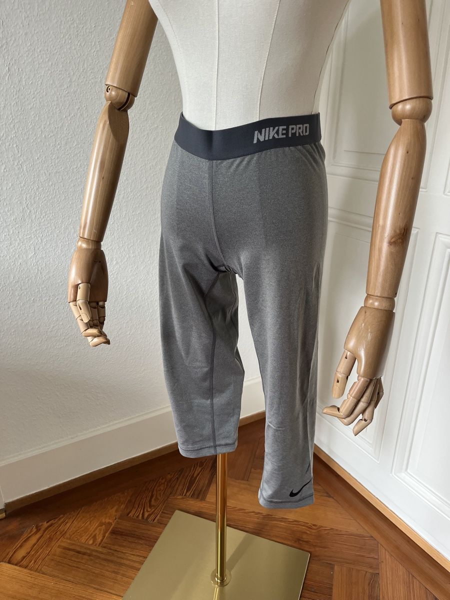 Nike Leggings: Nike Pro Capri Leggings Grey - Women's Size Medium – Usato da Mies venduto da Nib2011 1