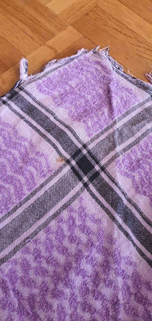 Foulards, Tücher & Schals: Keffiyeh Schal lila mit Fransen  – Gebraucht aus Winterthur von LaRoque 2