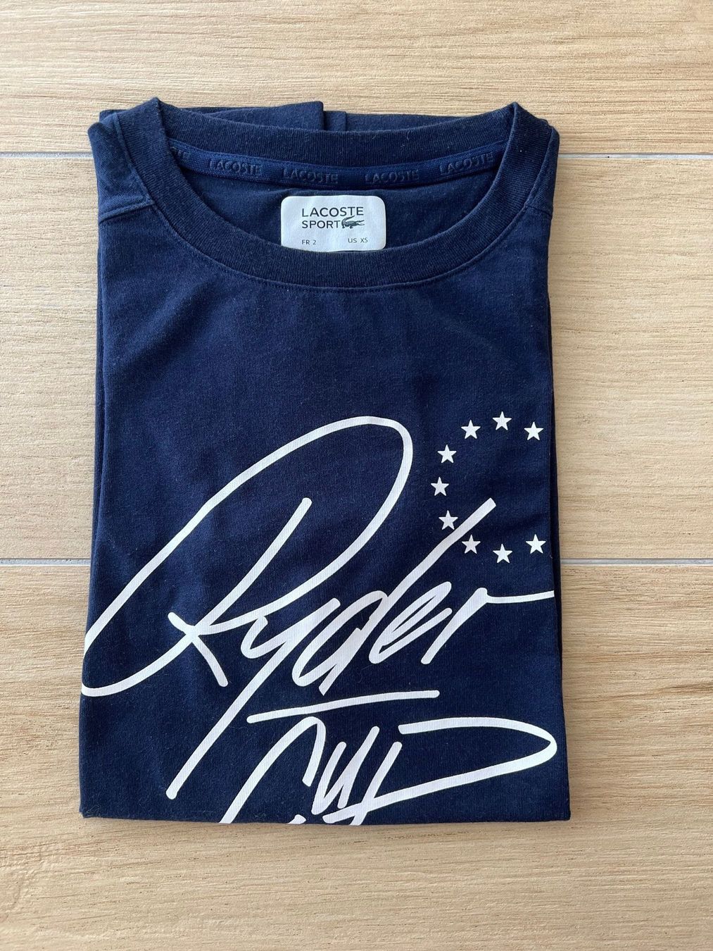 T-Shirts: T-Shirt LACOSTE bleu foncé – Neu (gemäss Beschreibung) aus La conversion von Repio
