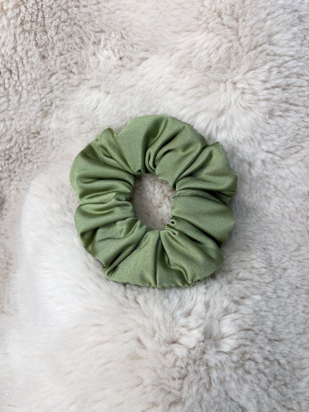Haarschmuck: Scrunchie Upcyclé Fait-main "stretch" - Taille classique – Neu und originalverpackt aus Villars-sur-Glâne von maeva_christan_mc