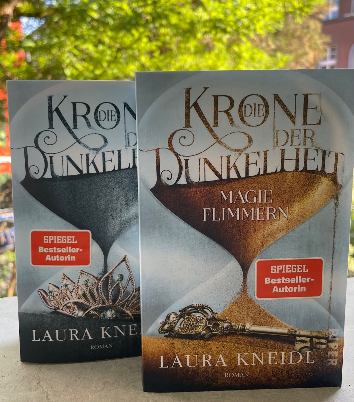 Libri: Die Krone der Dunkelheit (beide) – Nuovo (secondo la descrizione) da Bern venduto da cadfarett