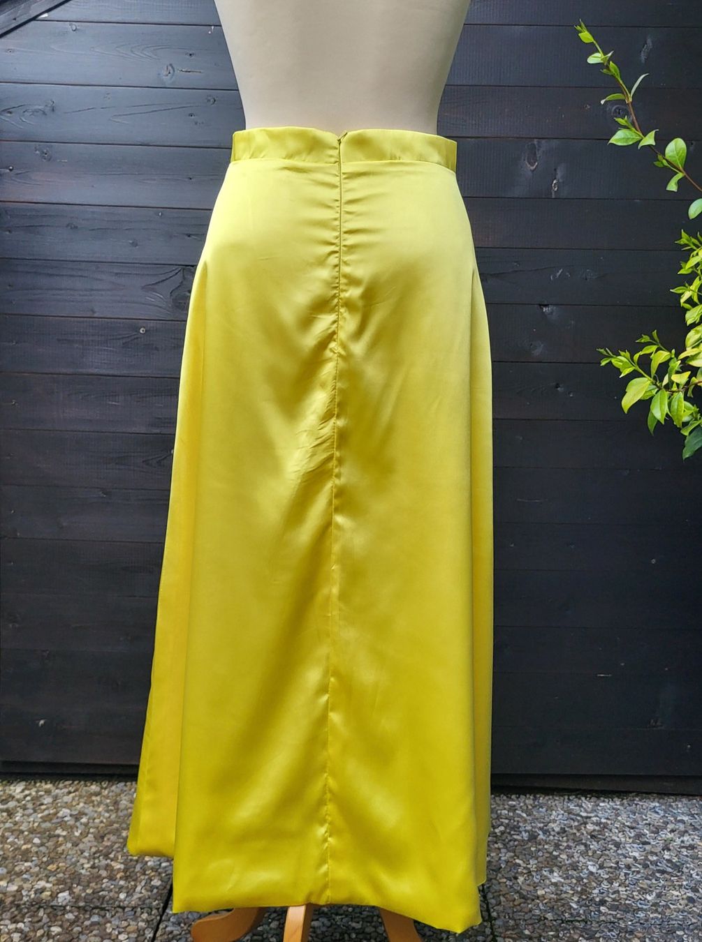 Gonne: Jupe satin jaune – Nuovo e nell'imballaggio originale da Fribourg venduto da VictoriaShop7 1