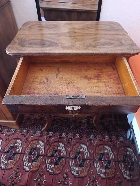 Comodini: Table de couture ancienne en noyer  Avec compartiments – Usato da Bulle venduto da oga_r8mh 3
