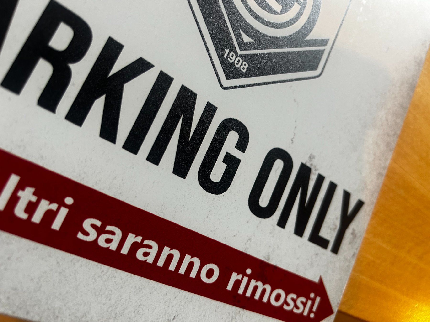 Insegne: FC Lugano Parking Only Blechschild Cornaredo Italienisch – Nuovo e nell'imballaggio originale da Dättlikon venduto da easythings 4