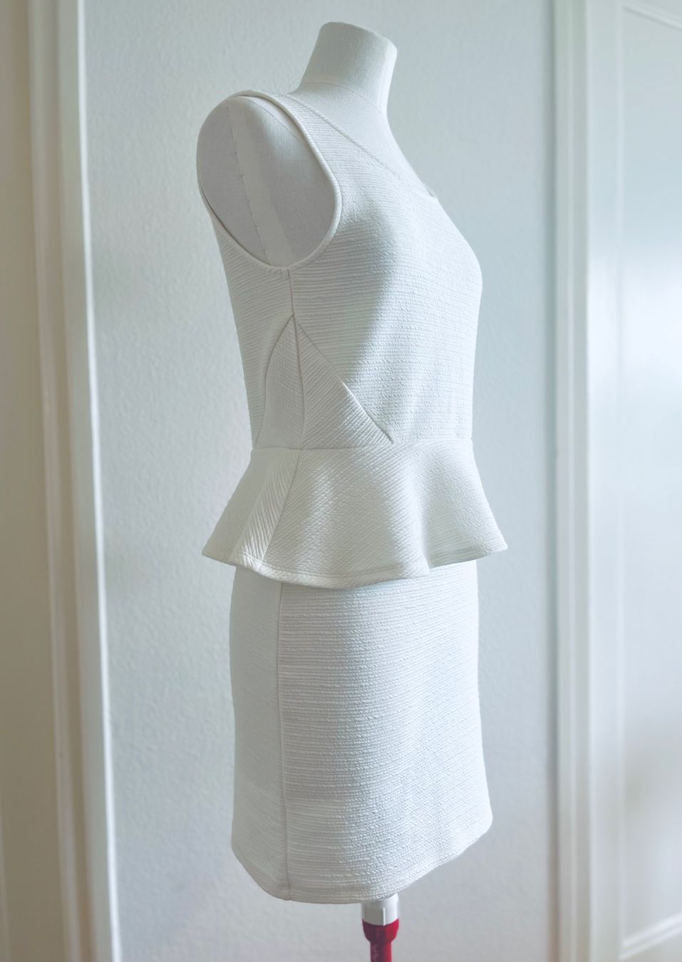 H&M Vestiti: H&M peplum dress - 38/40 – Usato da Cully venduto da Maar_K