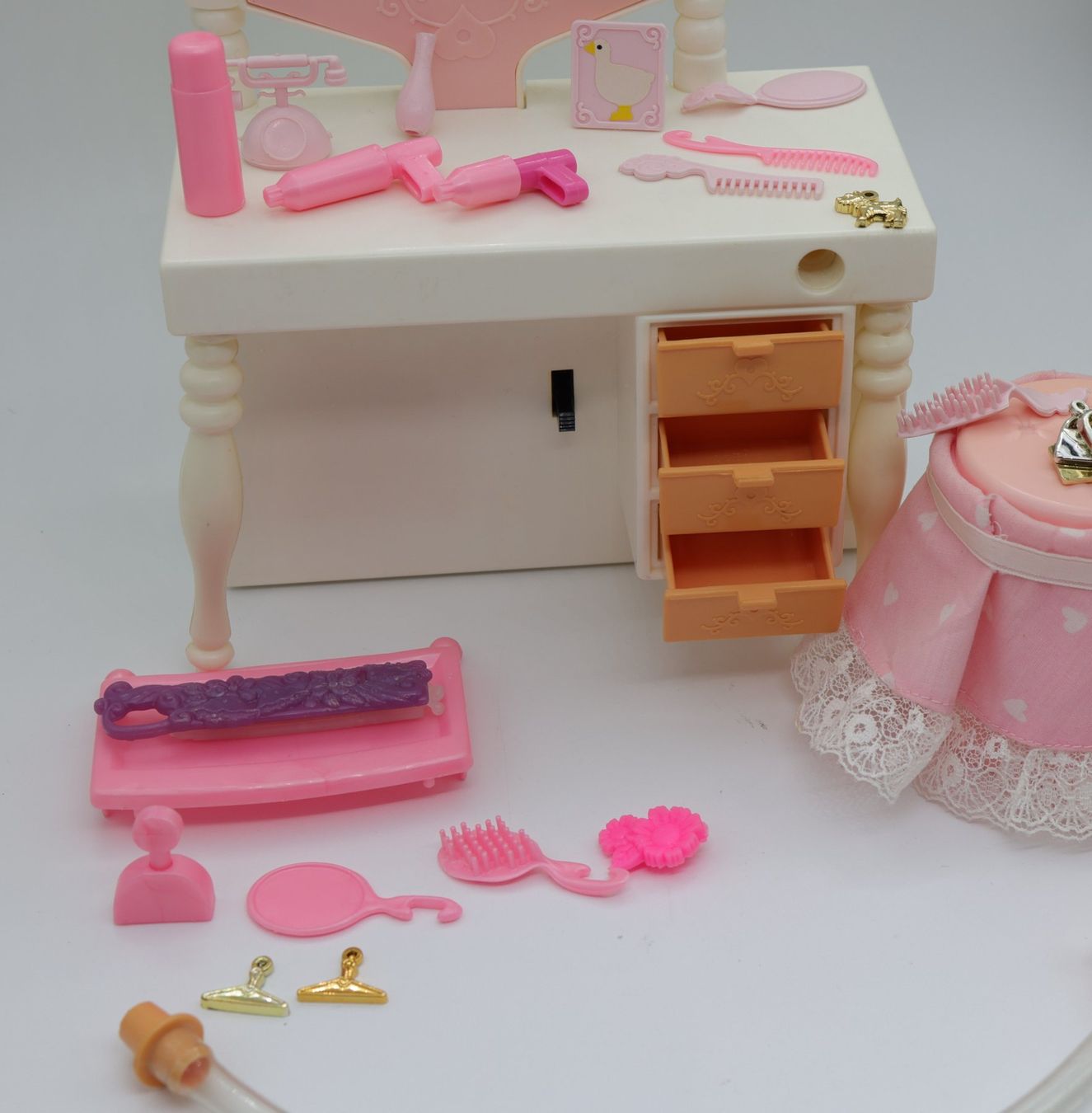 Barbie Case e mobili per bambole: Mattel Barbie Frisierkommode – Usato da Volketswil venduto da brockipfannenstil 4