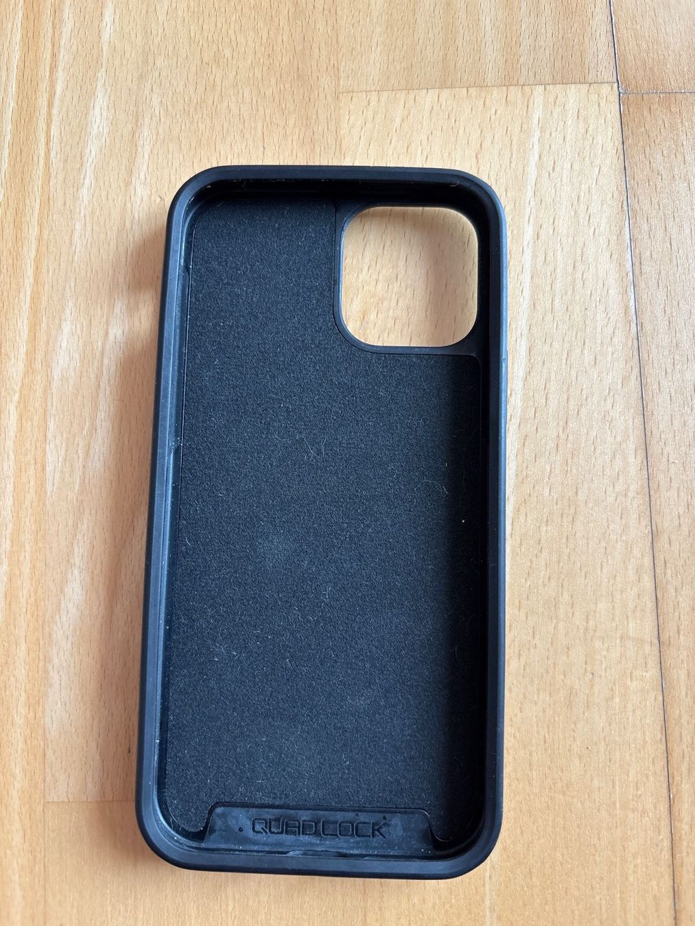 Quad Lock Cover & Protezioni schermo: Quad Lock Étui rigide MAG noir pour iPhone 12 – Usato da Châtel-St-Denis venduto da Mel-Stef