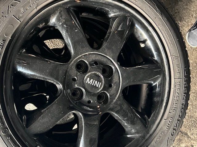Mini Cerchioni: Original Mini Cooper Felgen mit Rädern schwarz – Usato da Oberrohrdorf venduto da Bikefee
