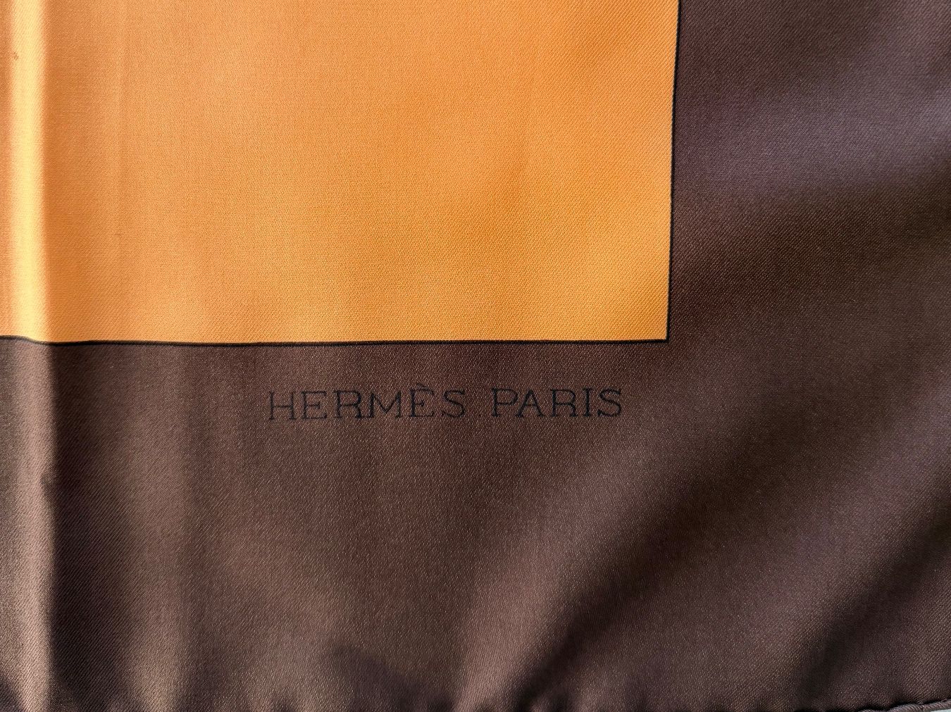 Hermès Foulards, Tücher & Schals: Hermès Foulard Carrè - Coques – Gebraucht aus Zürich von DianaPiii 1