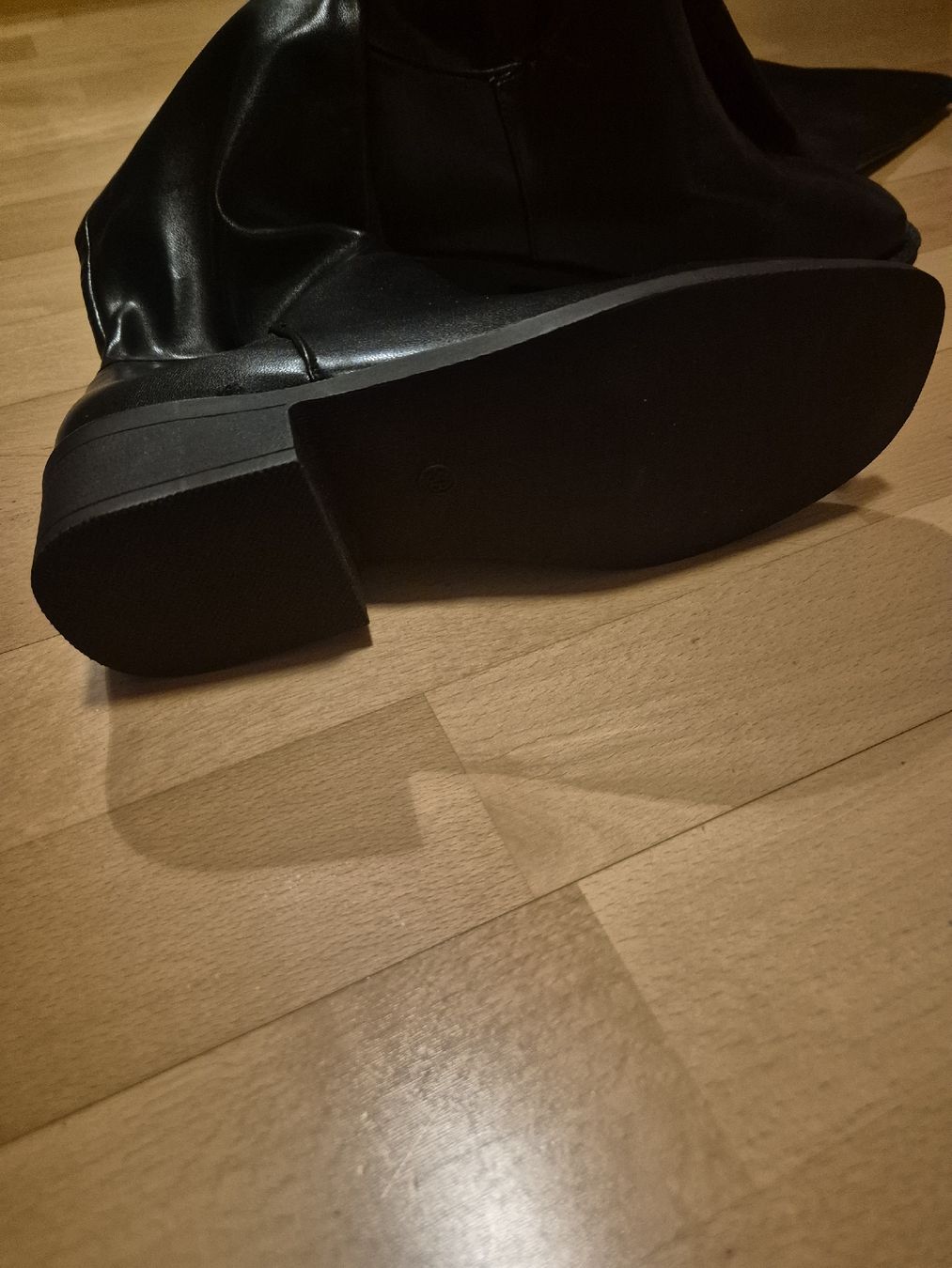 Damenschuhe: Schöne lange schwarze Stiefel – Neu und originalverpackt aus Zürich von tiz_kq79 2
