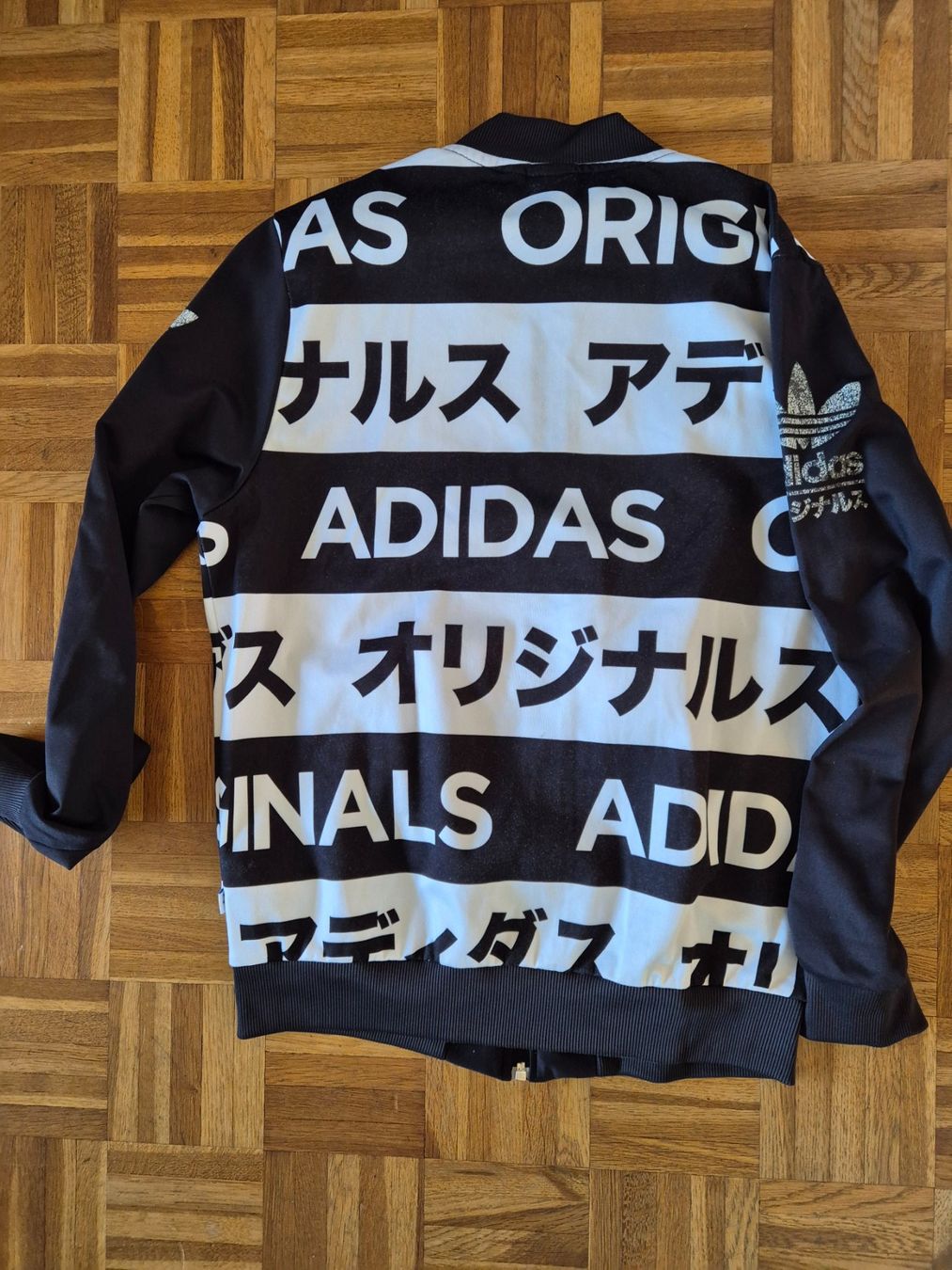 Adidas Giacche: Adidas Jacke Gr. 36 schwarz/ weiss – Usato da Lohn-Ammannsegg venduto da Ricarda72 1