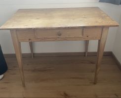 Antiker Holztisch