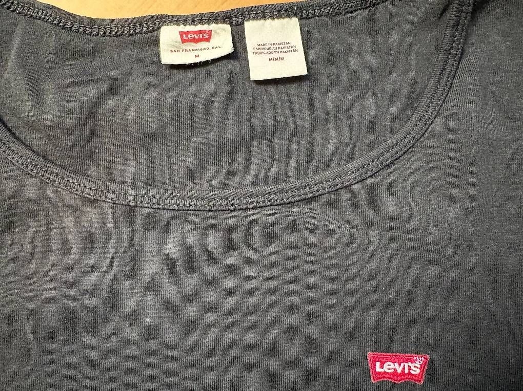 Levi's T-shirt: Neues T-Shirt von Levis Gr. M – Nuovo (secondo la descrizione) da Willisau venduto da ani_gtk8 1