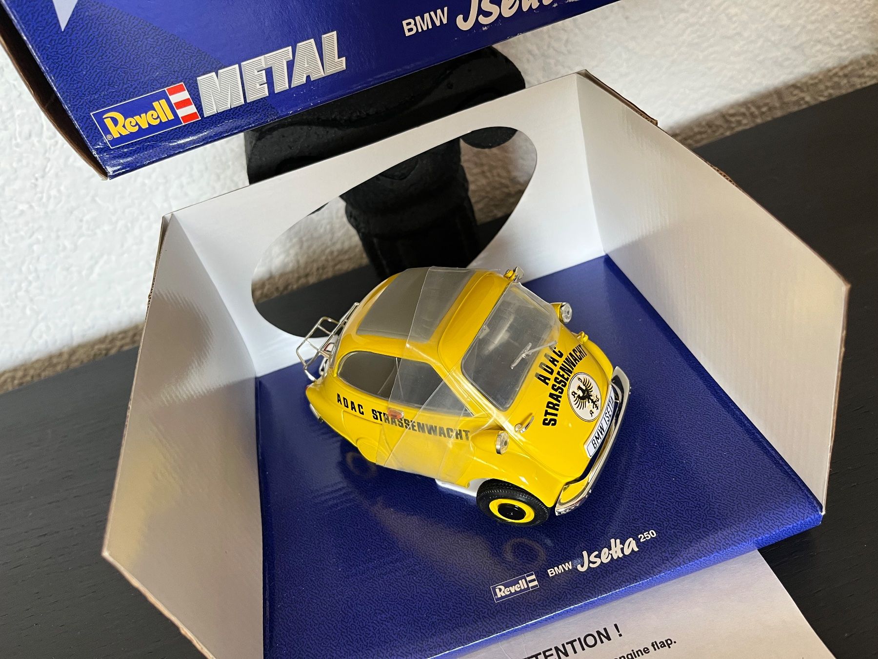 BMW Modellini d'auto: BMW Isetta 250 Revell 1:18 – Usato da St-Cergue venduto da ncu_t267 2