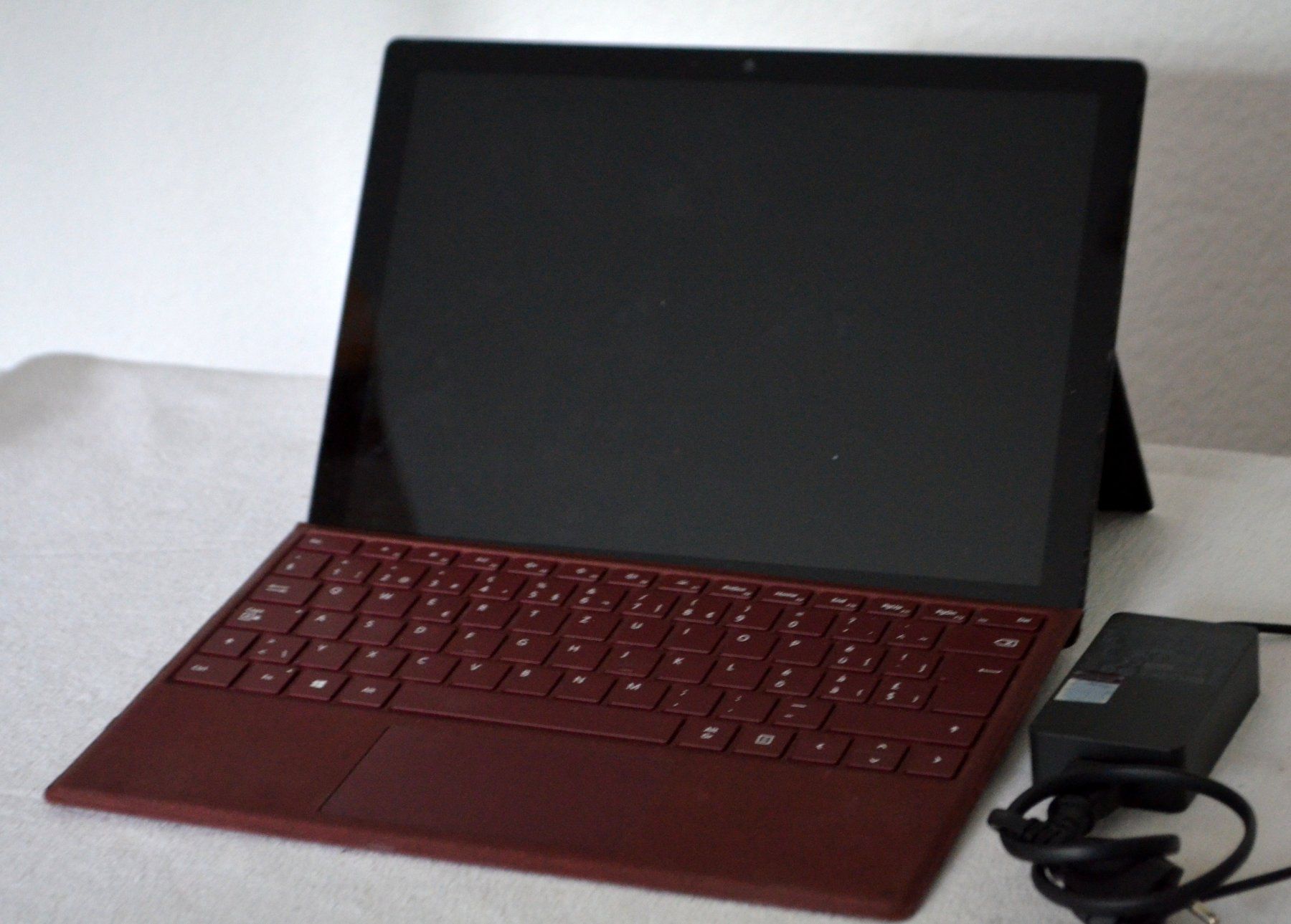 Microsoft Tablettes PC: Microsoft Surface Pro 5 Gen. 1796 128Gb – D'occasion à Collonges par arashee