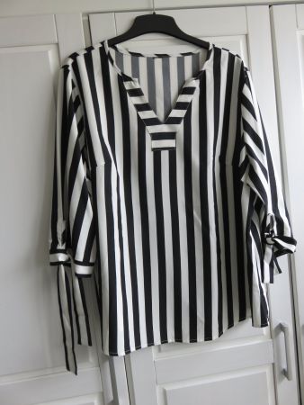 BLUSE mit Schleifen am Ärmel, Gr. XL
