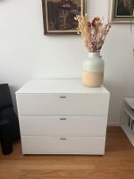 Weisse Kommode mit Schubladen