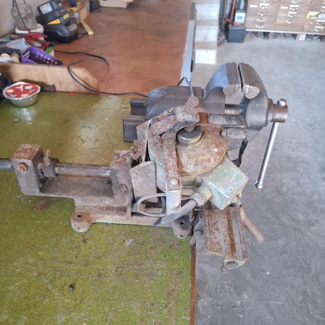 Schleifen & Polieren: Schleifmaschine mit Motor  – Gebraucht aus Beromünster von mat_qtl6 2